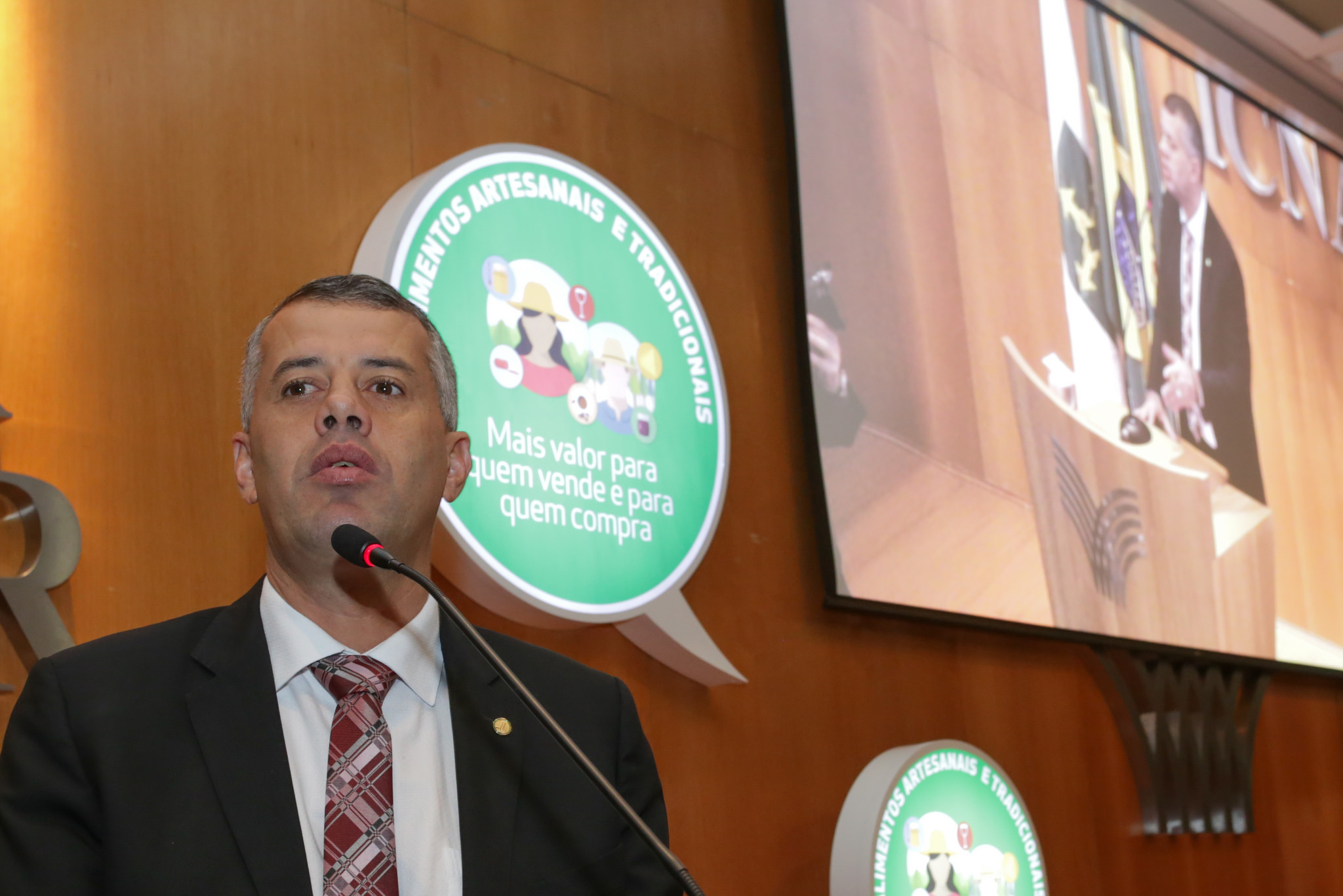 Deputado Evair de Melo dá palestra sobre projeto  de lei que beneficia agroindústrias artesanais
