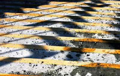 degraus 787 400x255 - IDOSA DEVE SER INDENIZADA EM R$ 5 MIL POR DANOS MORAIS APÓS CAIR DE ESCADARIA EM COLATINA