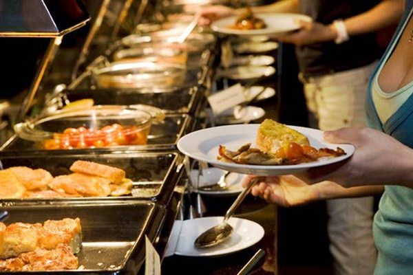 25% da renda de brasileiros é gasta em refeições fora do lar