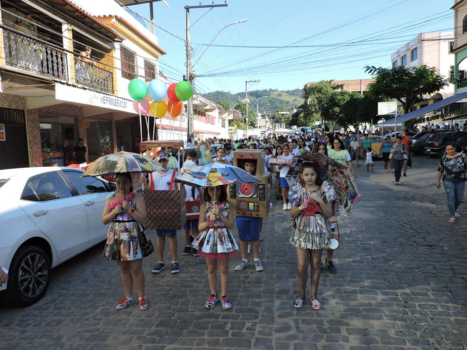 Festa do Município volta acontecer na Praça e resgata Desfile Cívico