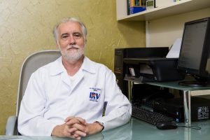 Dr Nivaldo Kiister Rádio oncologista do Instituto de Radioterapia Vitória 300x200 - Falta de radioterapia mata cerca de 5 mil pessoas todo ano