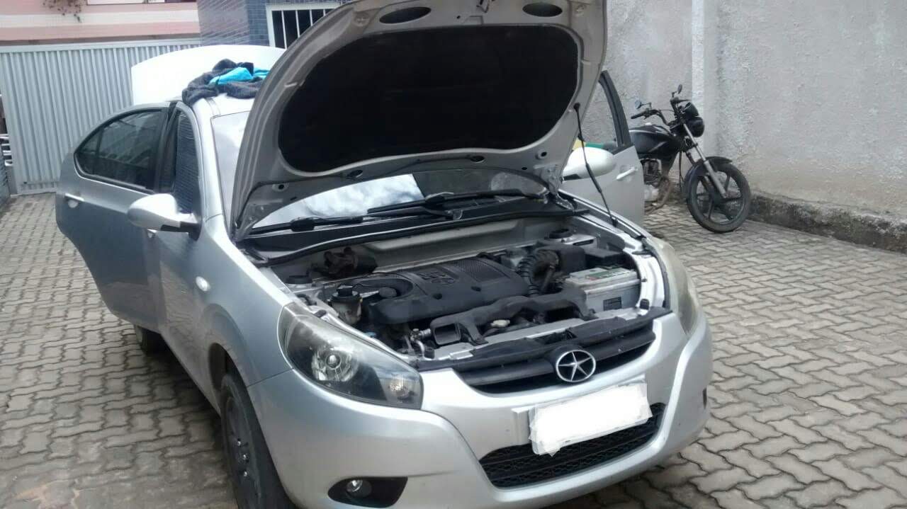 POLÍCIA MILITAR RECUPERA VEÍCULO COM RESTRIÇÃO E APREENDE ARMA DE FOGO E ENTORPECENTES EM ALFREDO CHAVES