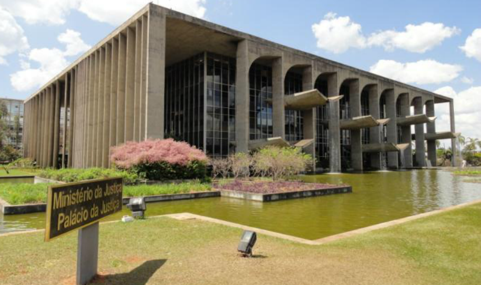 Sociedade civil pode propor ações de combate à corrupção