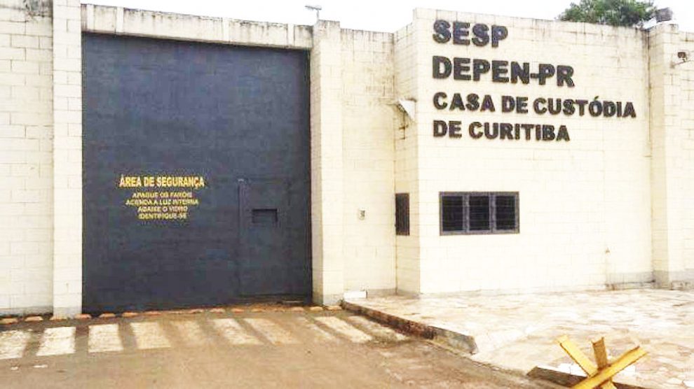 Presos mantêm agentes penitenciários reféns há três dias em Curitiba