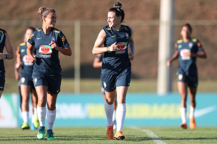 Seleção feminina de futebol já está nos EUA para o Torneio das Nações