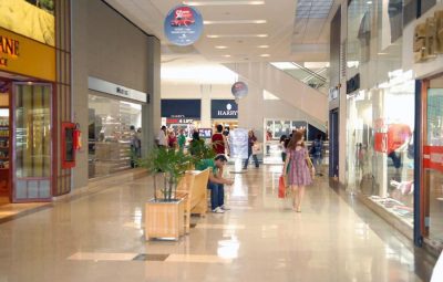 shopping vazio 400x255 - Confiança do comércio recua e atinge menor nível em um ano, diz FGV