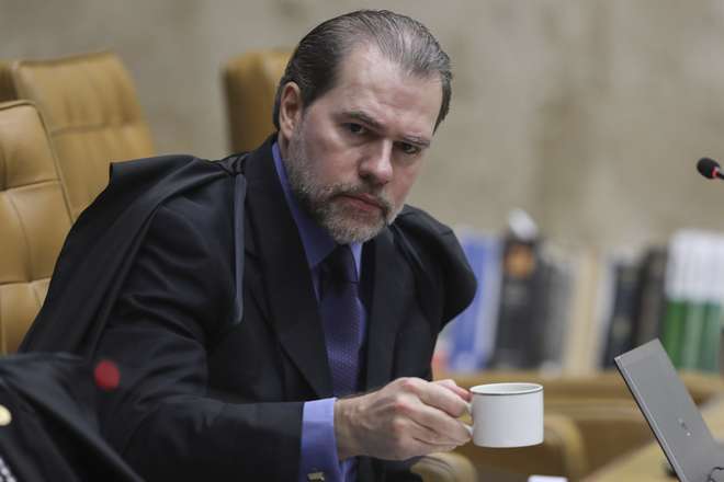 Toffoli cassa decisão de Moro e livra Dirceu de tornozeleira
