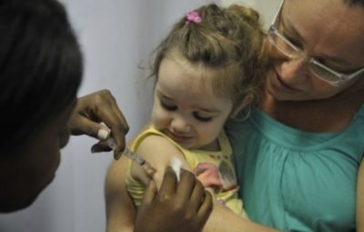 vacina 1 400x255 - Estatuto garante vacinação de crianças e prevê punição em caso de descumprimento