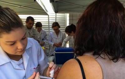 vacinacao contra febre amarela no rio 400x255 - Rio tem quatro casos suspeitos de sarampo sendo investigados