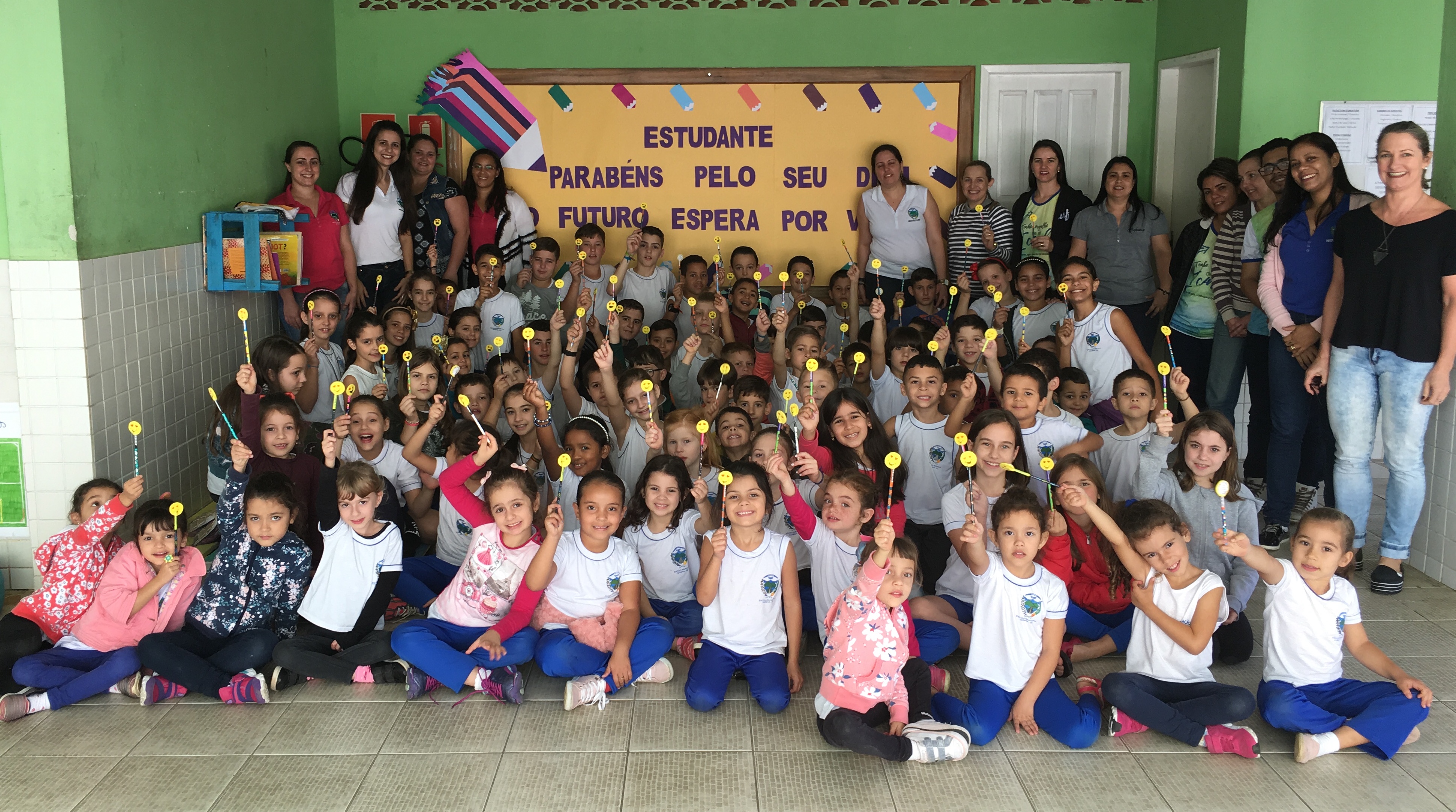 A EMPEF Isabelo Fontana faz homenagem ao dia do estudante