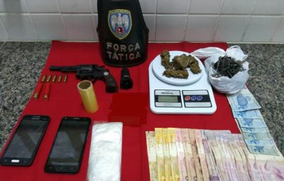 POLÍCIA MILITAR APREENDE ARMA DE FOGO E ENTORPECENTES EM ANCHIETA E PIÚMA Foto Release 086 2018 a 400x255 - POLÍCIA MILITAR APREENDE ARMA DE FOGO E ENTORPECENTES EM ANCHIETA E PIÚMA