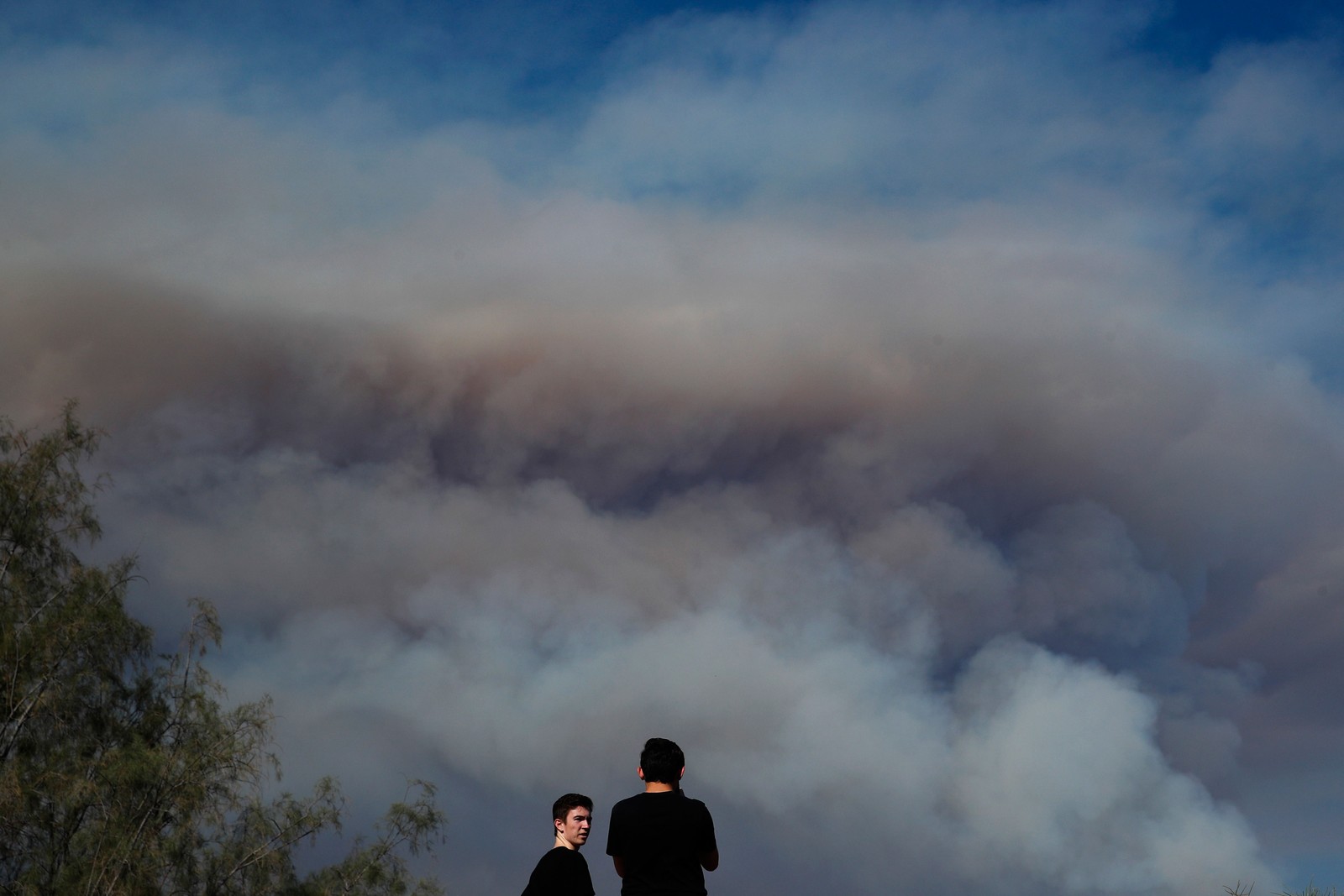 Incêndio na Califórnia já é o maior da história moderna do estado americano