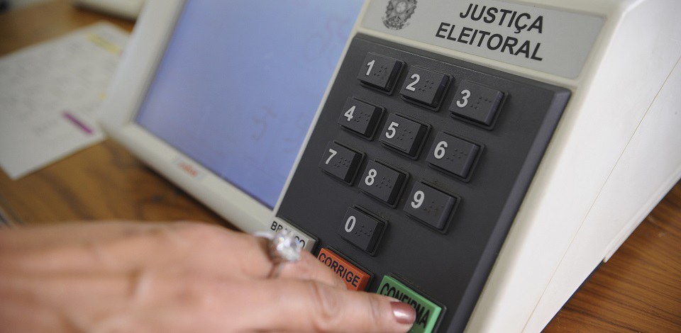 Eleitor brasileiro que vive no exterior terá 1,4 mil urnas para votar