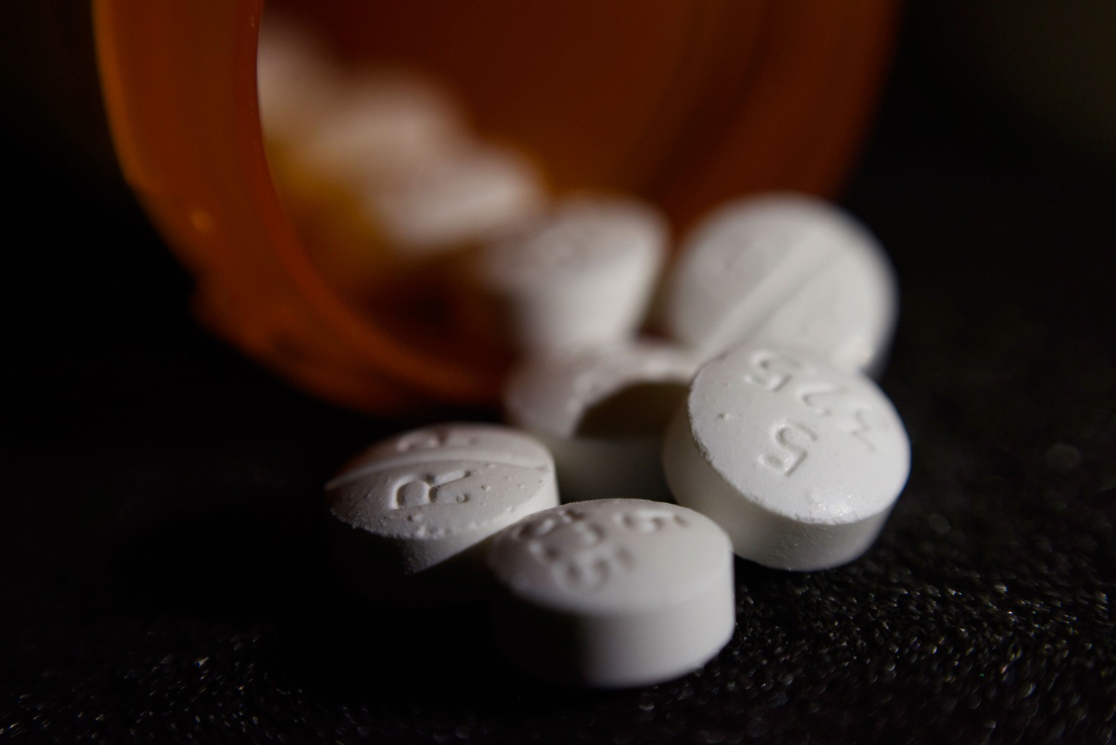 Mortes por overdose nos EUA batem recorde e chegam a quase 72 mil em 2017