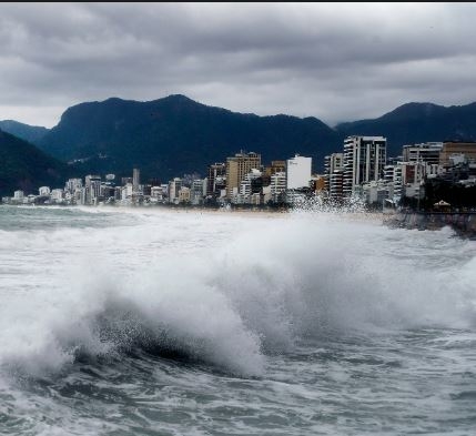 Marinha emite alerta de ventos intensos por conta de frente fria