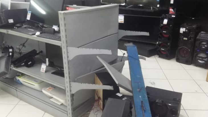 Bandidos arrombam loja e causam prejuízo de R$ 20 mil em um minuto e meio