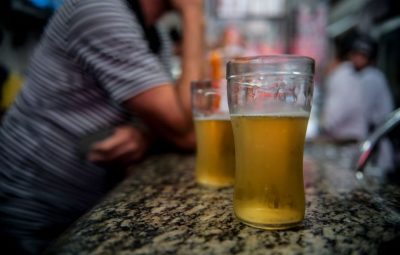 cerveja   marcelo camargo 400x255 - Estudo mostra ligação entre álcool e suicídio na faixa de 25 a 44 anos