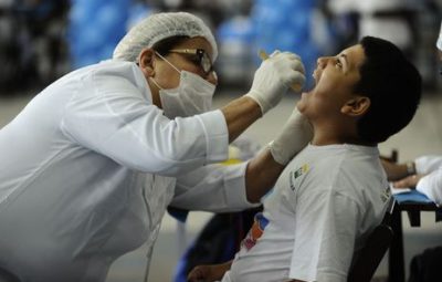 dentistas 400x255 - Pesquisa indica que 16 milhões de brasileiros vivem sem nenhum dente