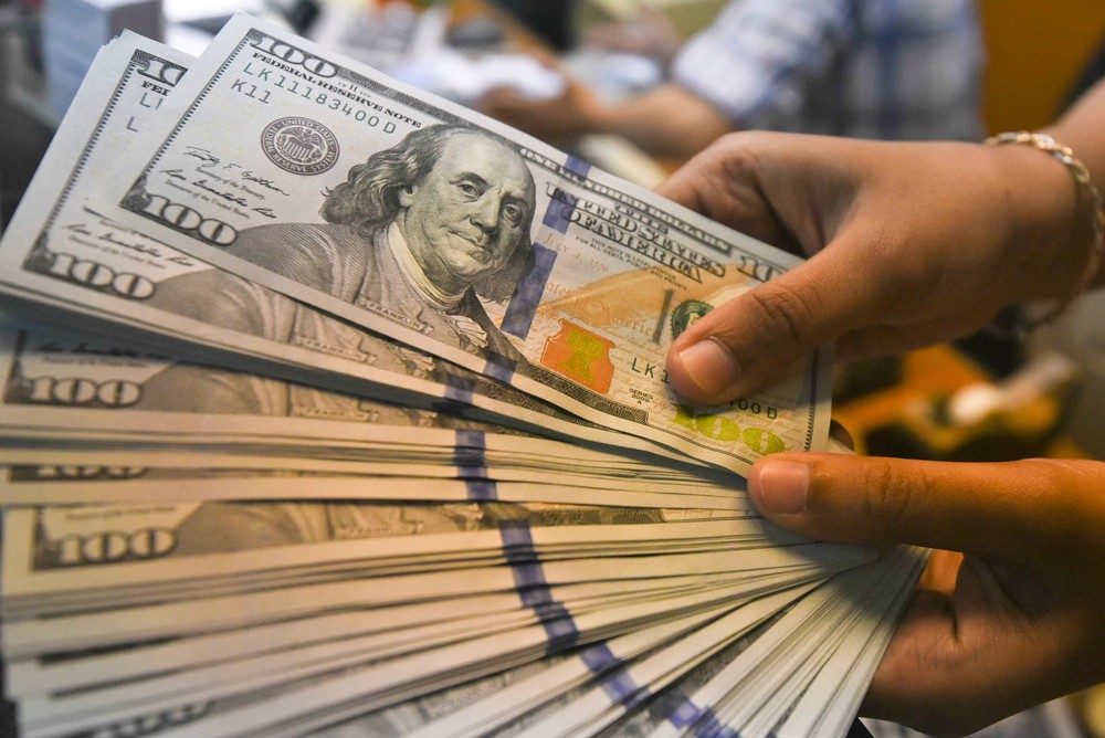 Dólar sobe forte nesta sexta e chega a R$ 3,95