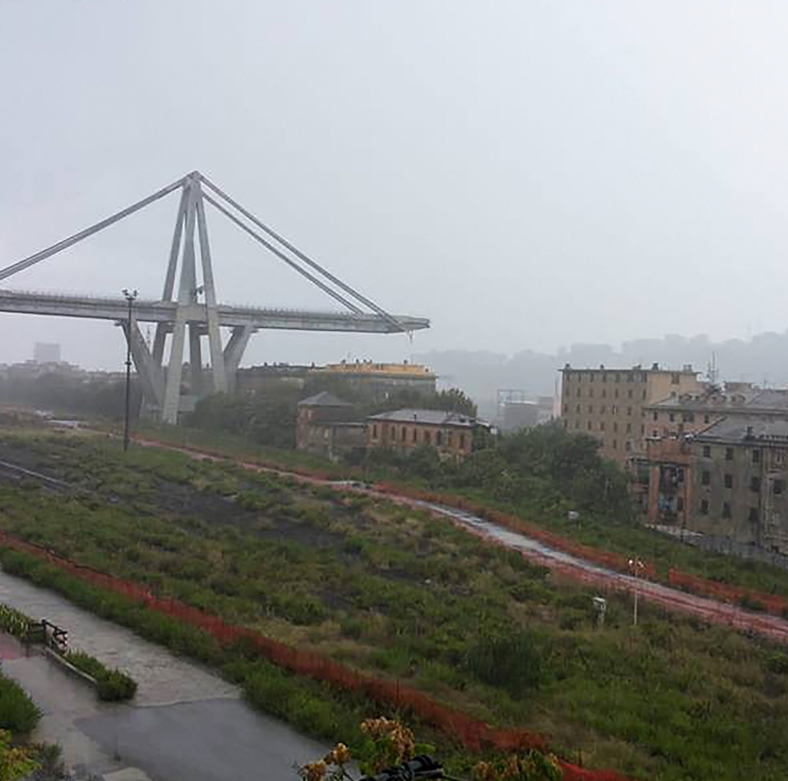 Ponte cai na Itália e deixa mortos