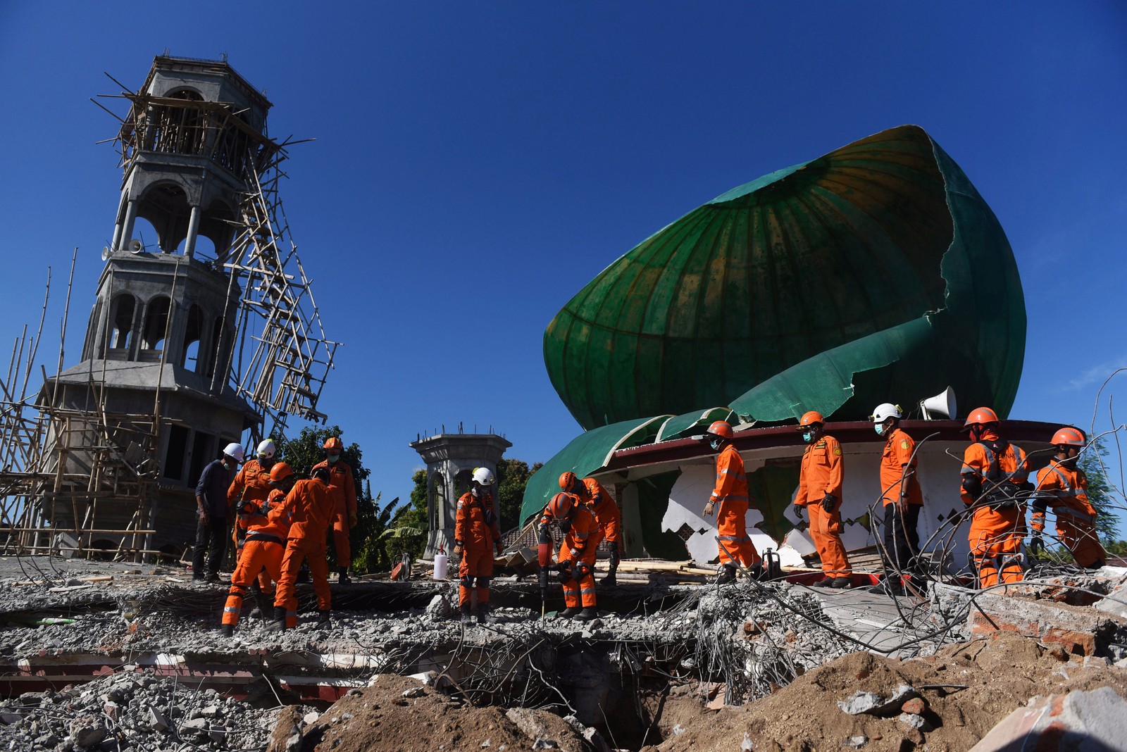Número de mortos em terremoto na Indonésia passa de 100