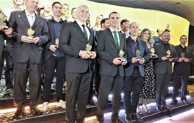 Dr. LEandro Baptista na Premiacao das 200 Maiores e Melhores Empresas Unimed Sul 400x255 - Unimed Sul Capixaba mais uma vez entre as maiores e melhores do Espírito Santo