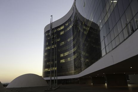 Nova decisão do TSE veta propaganda eleitoral na TV com Lula candidato