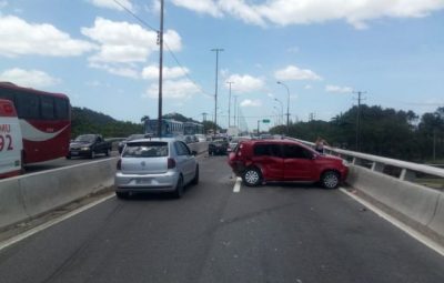 acidente segunda ponte  400x255 - Bebê é arremessado de veículo após batida na Segunda Ponte