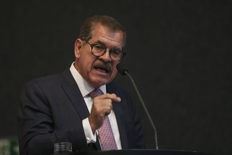 Corregedor pede que ministro do TST explique encontro com Bolsonaro