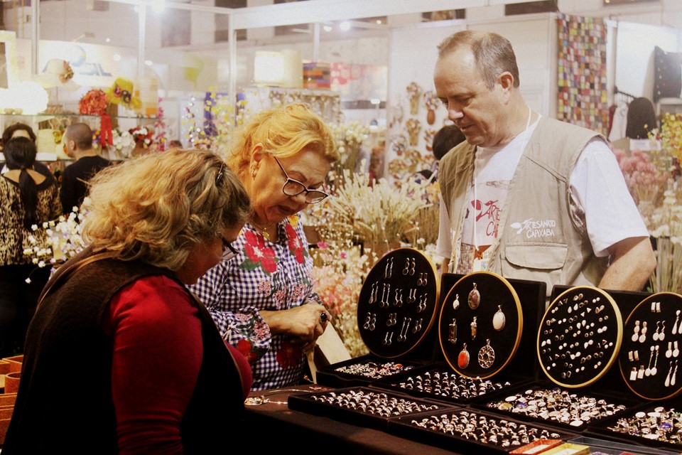 Artesanato: atividade é fonte de renda para profissionais de todo o Estado