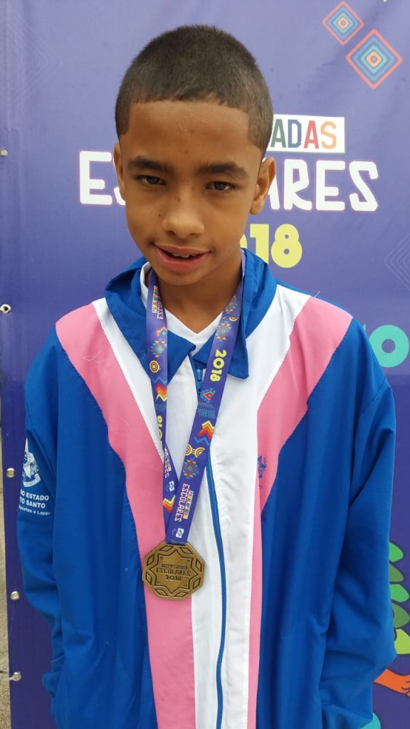 WhatsApp Image 2018 11 21 at 11.22.32 576x1024 - É Ouro. É Ouro!!!!! Atleta Iconhense conquista duas medalhas de ouro nos jogos Paralímpicos escolares