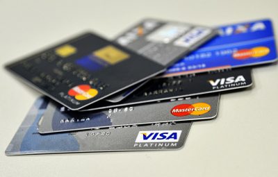 cartao de credito 400x255 - Crediário e cartão são os maiores responsáveis pela inadimplência