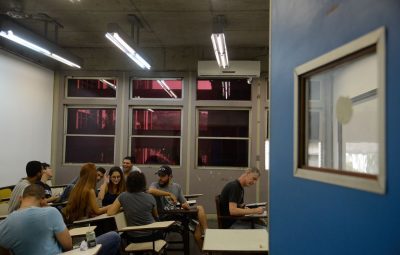 estudantes 400x255 - Mais de 500 mil estudantes poderão renegociar dívida do Fies