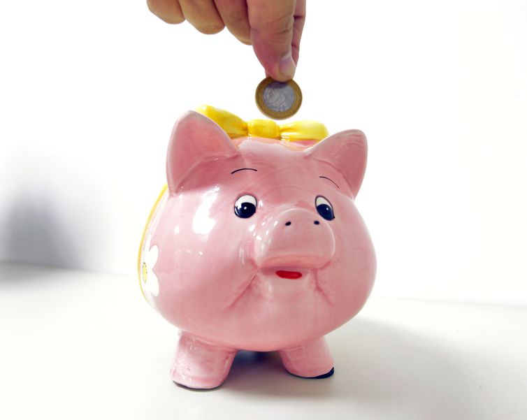 Maioria dos brasileiros que guardam dinheiro pensa em imprevistos