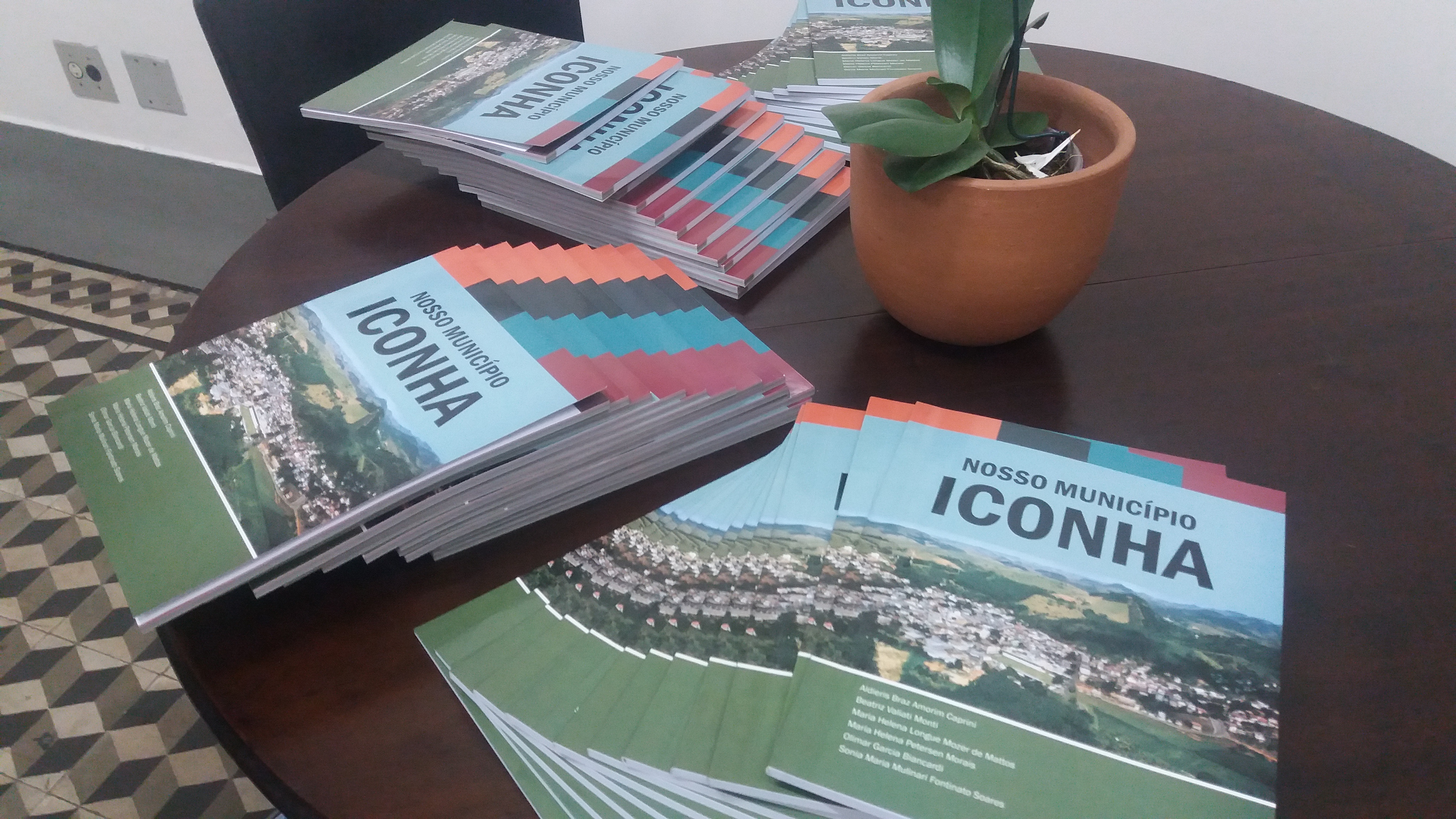 Iconha lança livro que conta a História do Município