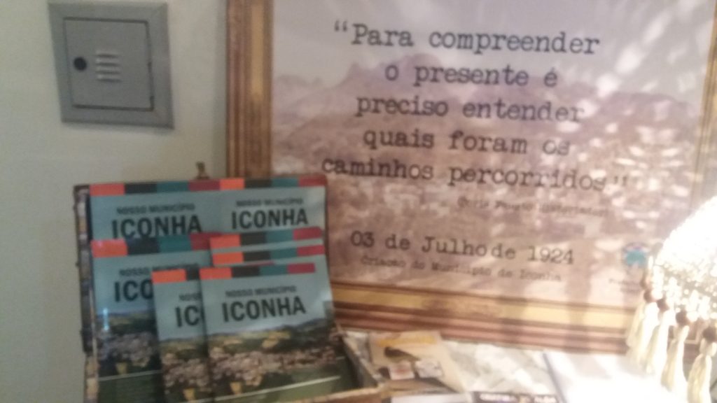 20181206 194610 1024x576 - Iconha lança livro que conta a História do Município
