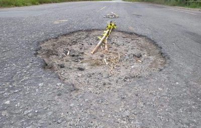 Rodovia entre Alfredo Chaves e Anchieta tem quase 400 buracos 400x255 - Rodovia entre Alfredo Chaves e Anchieta tem quase 400 buracos