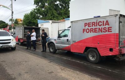 pericia mortos 400x255 - Tentativa de assalto a bancos com reféns deixa ao menos 10 mortos após tiroteio com polícia no Ceará