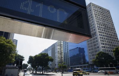 calor 400x255 - Rio tem dia de muito calor e sensação térmica de 46º Celsius