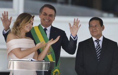 michelle bolsonaro 400x255 - Michelle Bolsonaro quebra protocolo e discursa em libras no Parlatório