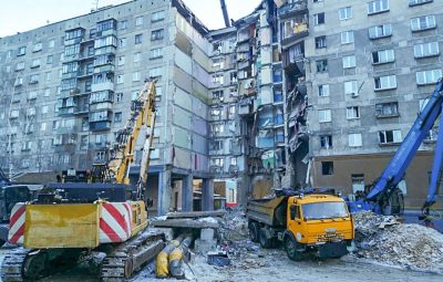 russia03 400x255 - Passa de 30 número de mortos em prédio que desabou na Rússia