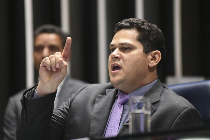 Enfim: Davi Alcolumbre é eleito presidente do Senado