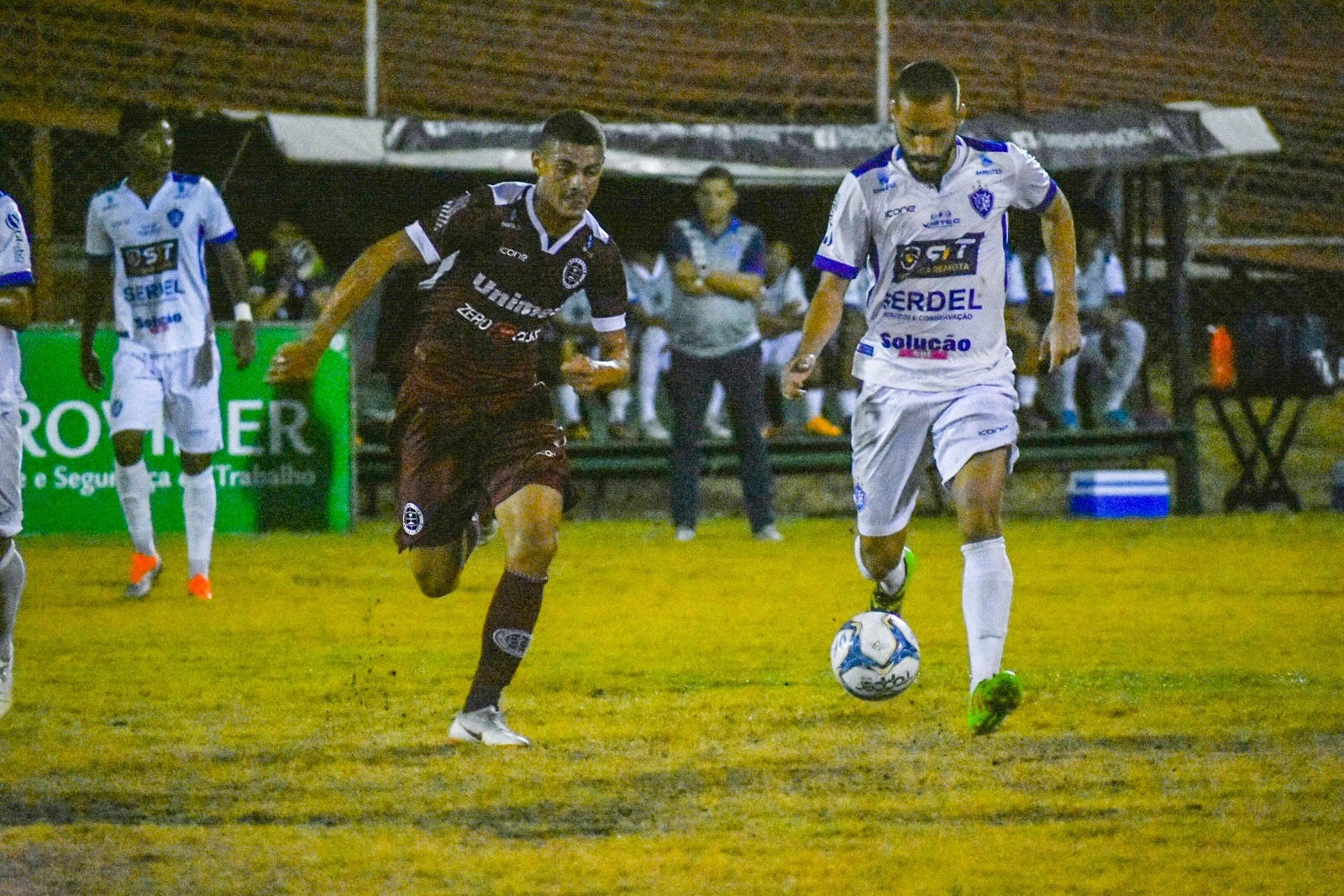 Com golaço no fim, Desportiva arranca empate com o Vitória-ES no Engenheiro Araripe
