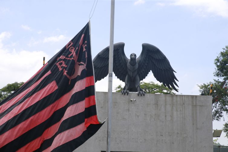 MP e Defensoria Pública do Rio pedem bloqueio de recursos do Flamengo