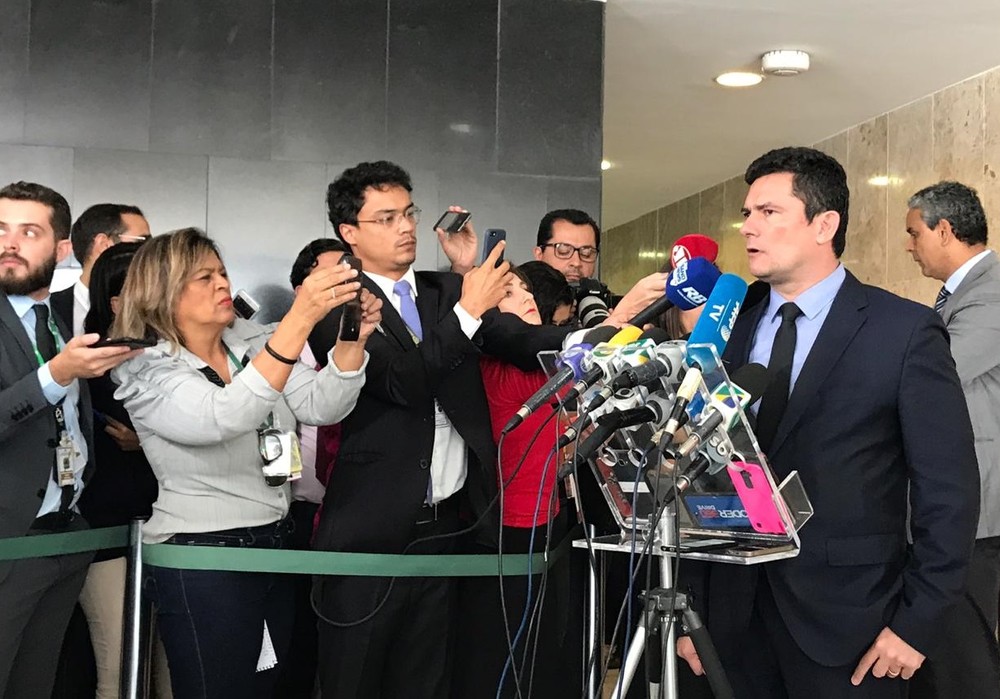 Bolsonaro assina pacote anticrime que será enviado ao Congresso Nacional