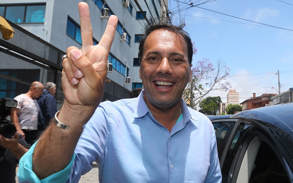 Após sair da prisão, prefeito de Mauá afirma que vai reassumir o cargo