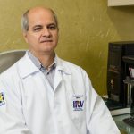 Dr Carlos Rebello 150x150 - Pessoas que estão realizando tratamento de câncer podem continuar rotina de medicação normalmente