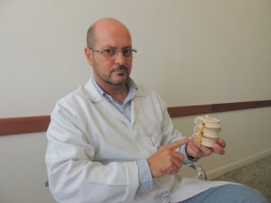 Dr Lourimar Tolêdo 300x225 - Pegar peso na infância provoca problemas de coluna