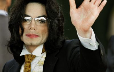 Michael Jackson 400x255 - Corpo de Michael Jackson pode ser exumado após novas acusações de abuso sexual, diz site