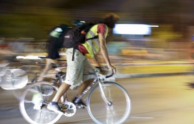 Pedestres e ciclistas 400x255 - Contran revoga resolução que previa multas a pedestres e ciclistas